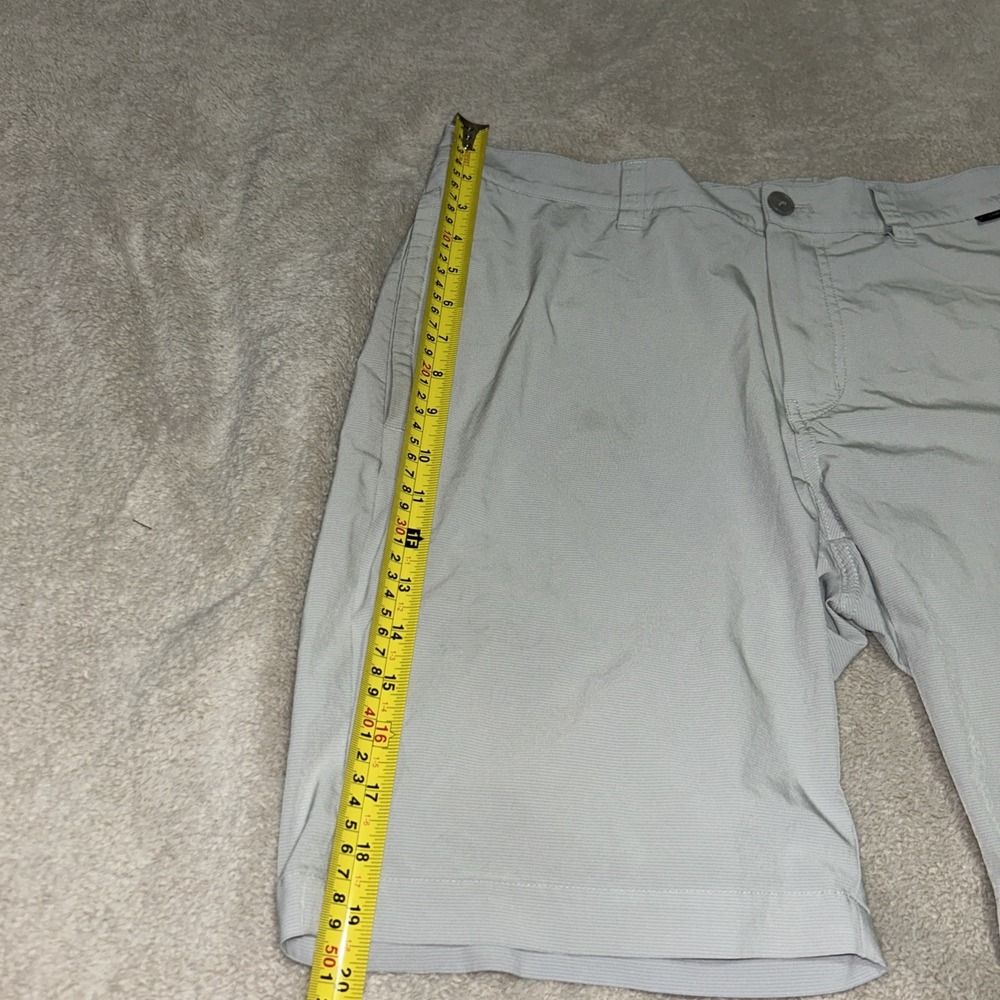 Travis Mathew Men's Grey Stripe Texture Golf Stretch Casual Shorts Size 34 x 9" - Picture 6 of 8
